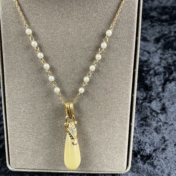 The Nolan Miller Glamour Collection Vienna Pendant Necklace Gold Teardrop Pearl - Picture 3 of 12